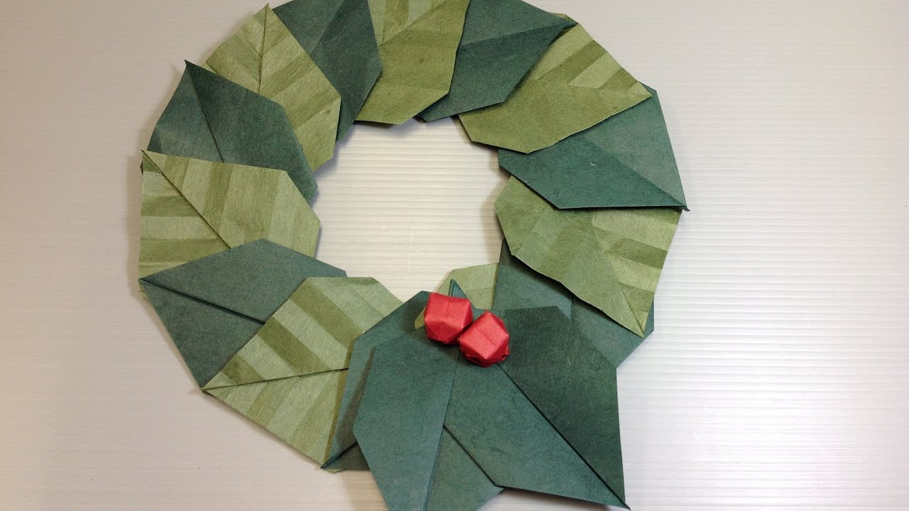 Origami Christmas Wreath With Holly Berries