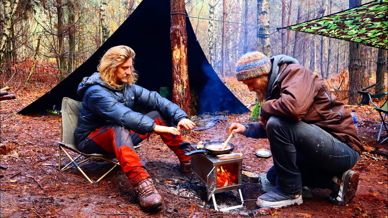 UK Bushcraft WildCamp In Heavy Rain- BBQ food, Plough Point, Pomoly Woodsman Stove, Bacon and Eggs.