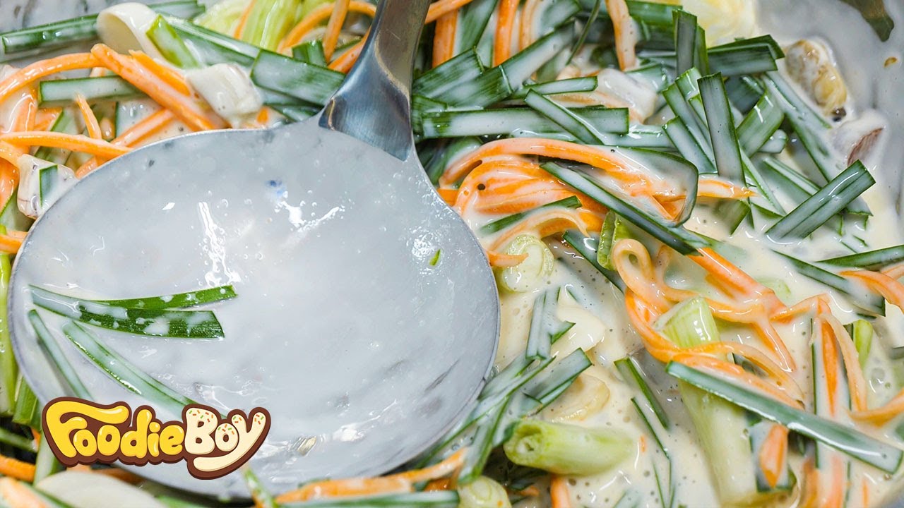 해물 부추 파전 / Chives Green Onion Pancake with Seafood - Korean Street Food / 순천 청춘창고 전하다