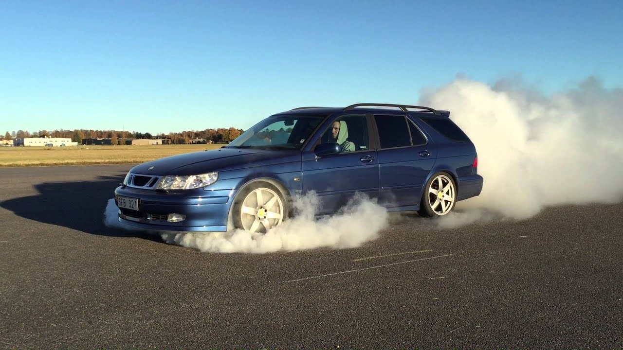 Furious Saab 9-5 Aero shredding tires.