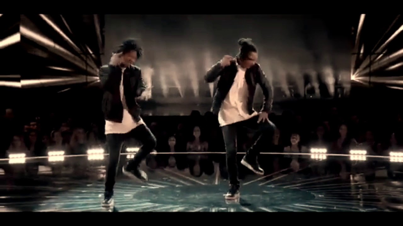 Les twins going hard for the final on the stage!