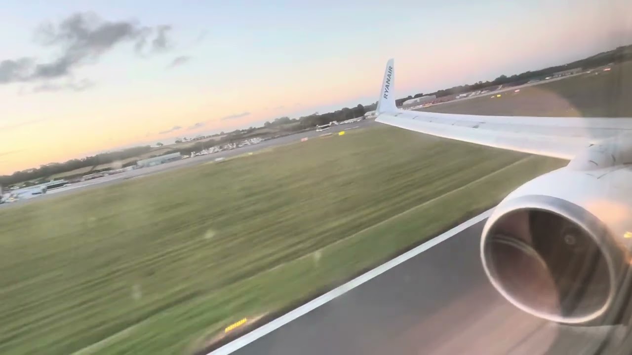 Ryanair Boeing 737-8 approach and landing into Bristol