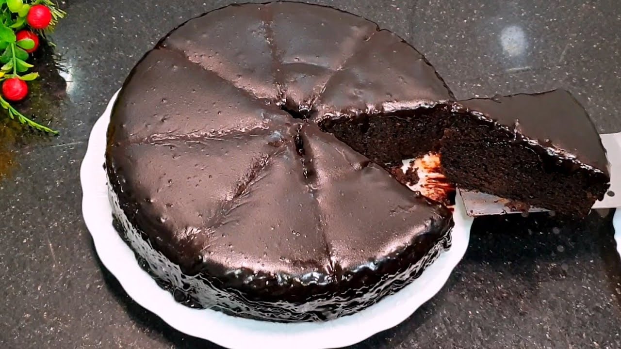 ريحتها لمت الجيران وسألونى إزاى عملتها كيك شوكولاتة غرقان بصوص الشوكولاتة 😋