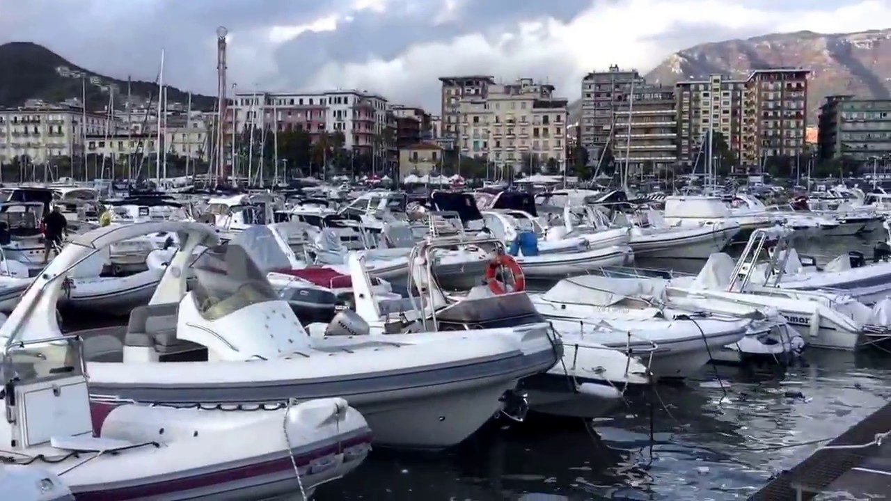 Salerno: mareggiata danneggia barche al porto turistico