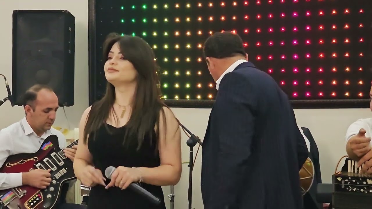Bərdə şəhəri Ağ saray şadlıq sarayı.Oxuyur:Seyid Rəşad və Didəm. Gülüm gülüm