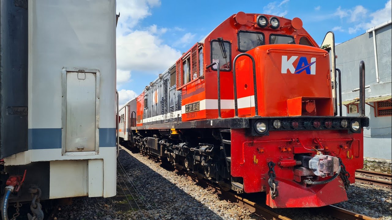 AJAK ORANG TUA NAIK KERETA KE UJUNG JAWA SETELAH PENSIUN !