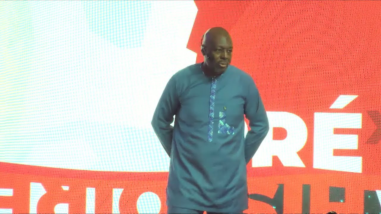Puiser dans son vécu, l'énergie nécessaire pour avancer... | Robert BRAZZA | TEDxGrandBassam