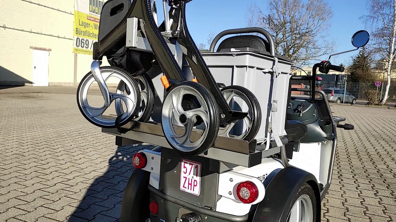 Unabhängig auch am Ziel - den Rollator mit dabei. Auf dieser stabilen Halterung am Elektromobil.