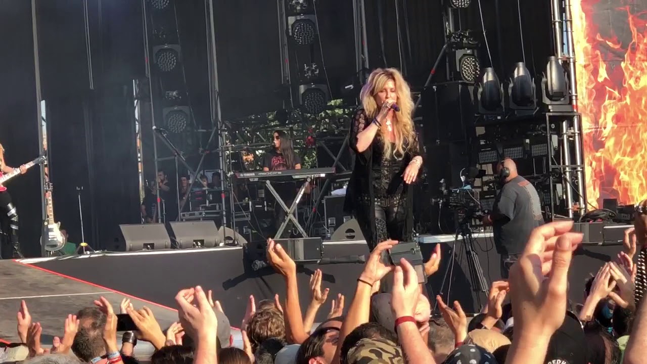 Vixen - Love is a Killer (Live at Rock Fest BCN 18)