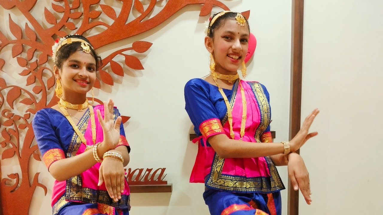 Darshan Path Jain Manglacharan performed by Siddhika and Swara.