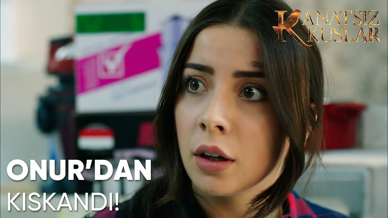 Ahmet, Zeynep'i kıskandı! | Kanatsız Kuşlar 2.Bölüm