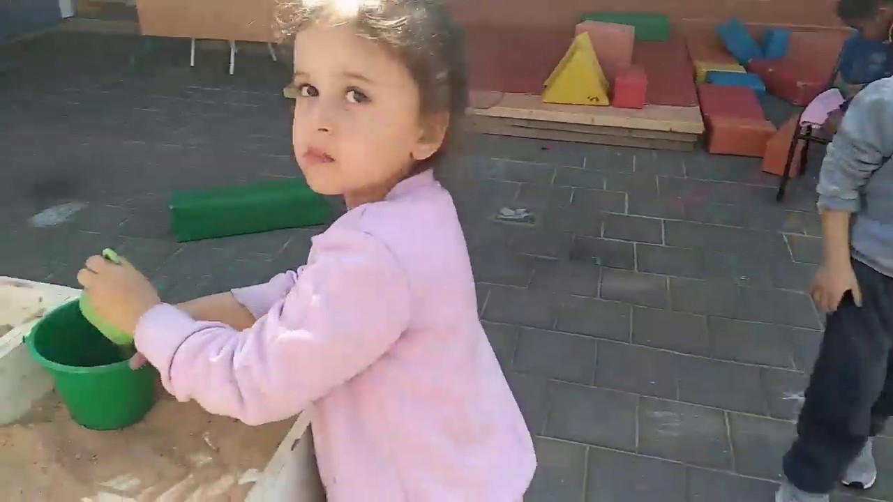 חצר פעילה בגן סיס- מרחבי משחק על פי מודל הגן העתידי