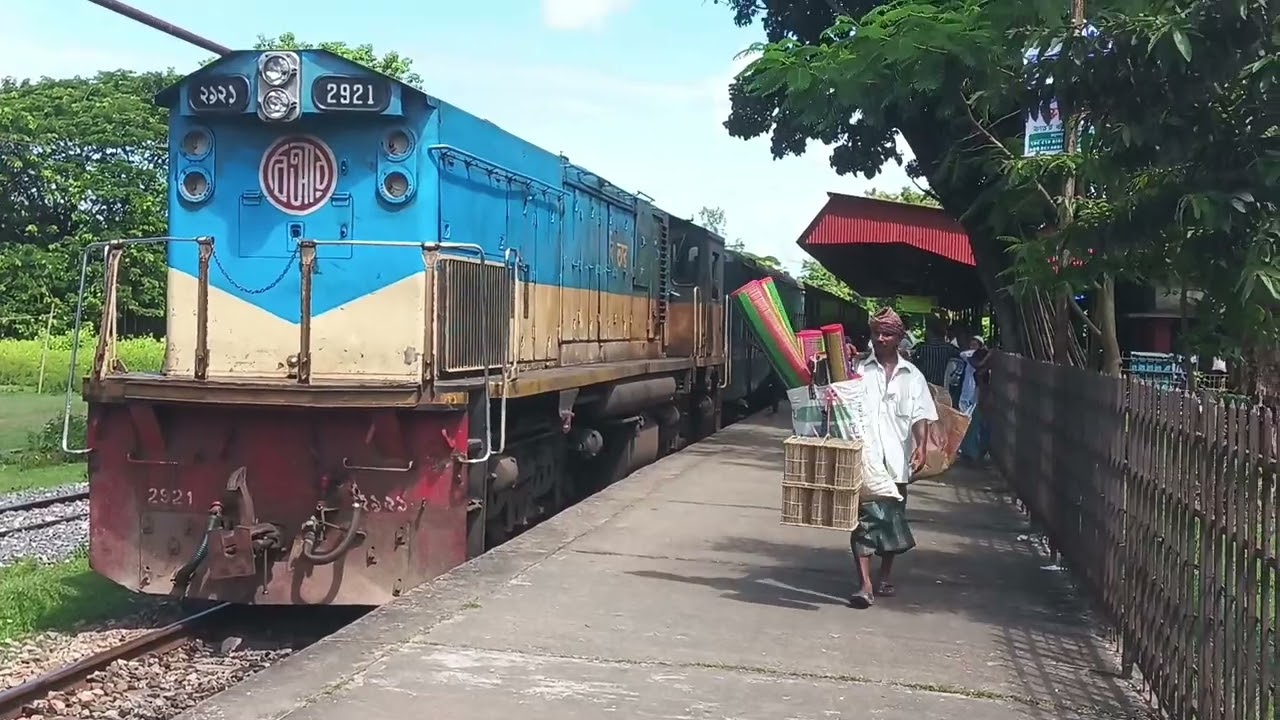 আসসালামু আলাইকুম বন্ধরা চলে আসলাম নাজিরহাট রেলওয়ে স্টেশন নাজিরহাট হাট হাজারী চট্টগ্রাম । 