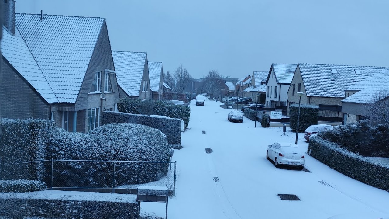 Walking tour after snowfall #walkingtour #chaoticstream #chaoticwalkingtour #belgium 