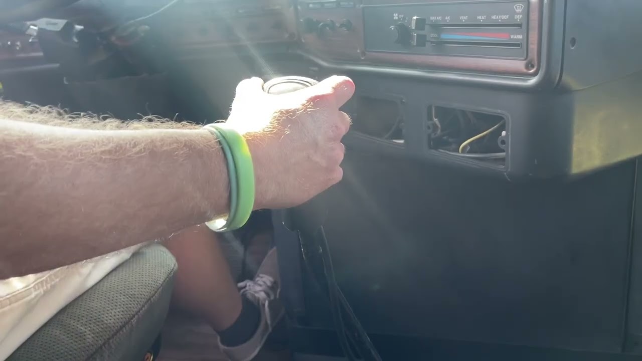 Straight piped N14 Cummins and 10 speed