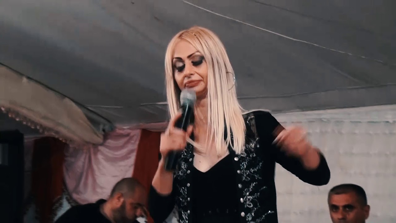 Nəzakət (Hövsan kənd toyunda) möhtəşəm ifa 1