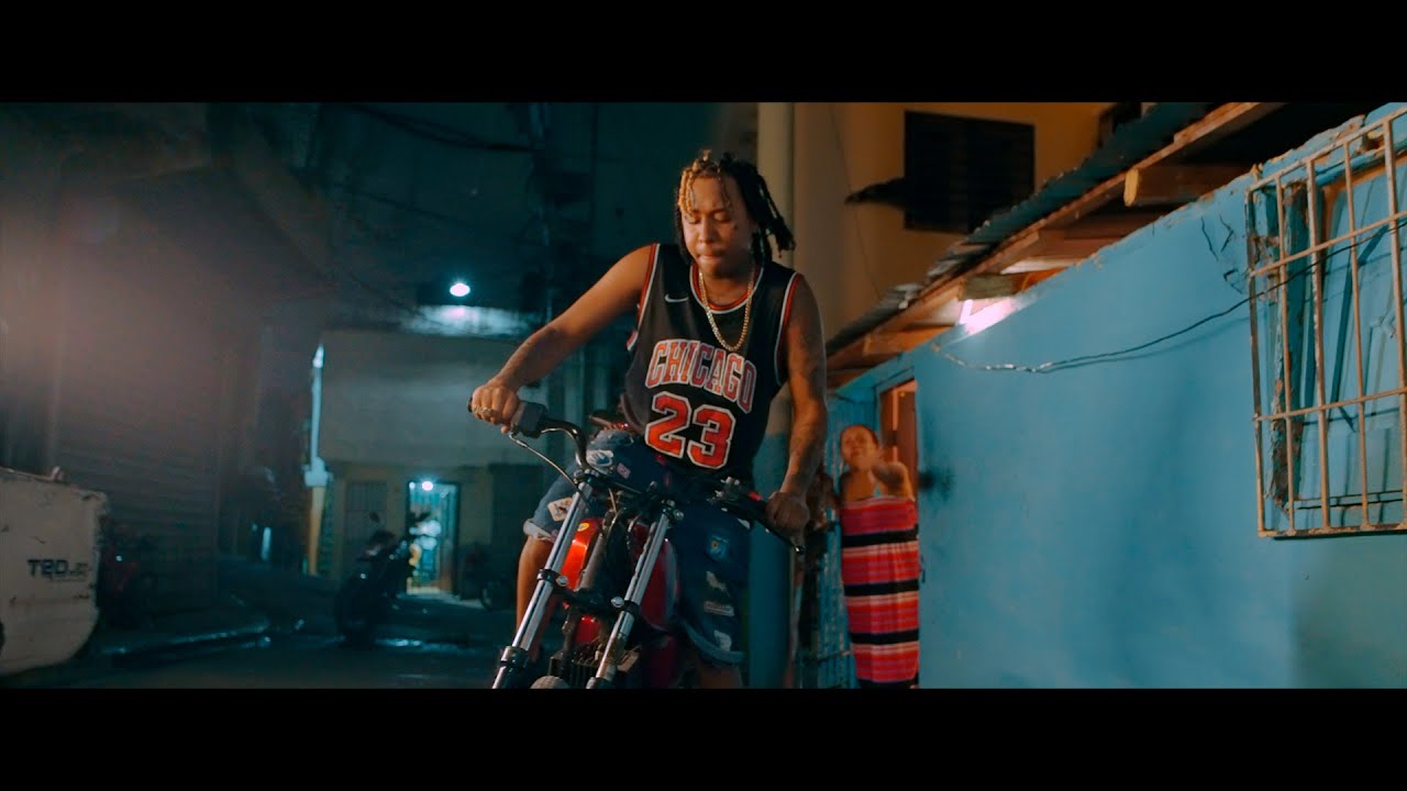 Kaly Ocho - ATRA DE LO MIO (Video Oficial)