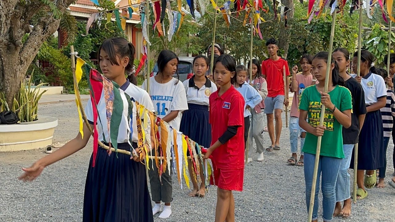 កូនសិស្ស ពអក ហាត់សមរបាំត្រុដិសម្រាប់សម្តែងថ្ងៃបុណ្យចូលឆ្នាំថ្មី