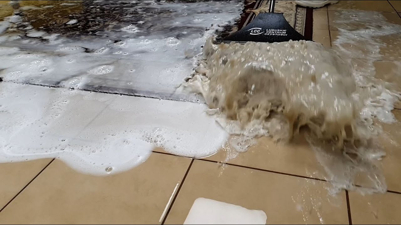 Pranie MOCNO zabrudzonego dywanu w bardzo ciekawe wzory, brudna woda wypływała niemalże do końca 💦😍