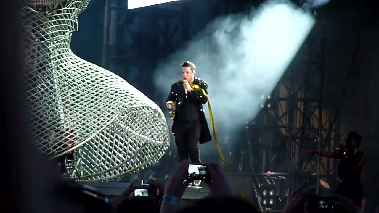 HD - Robbie Williams - Not like the others @ Austria, Vienna, 17.07.2013