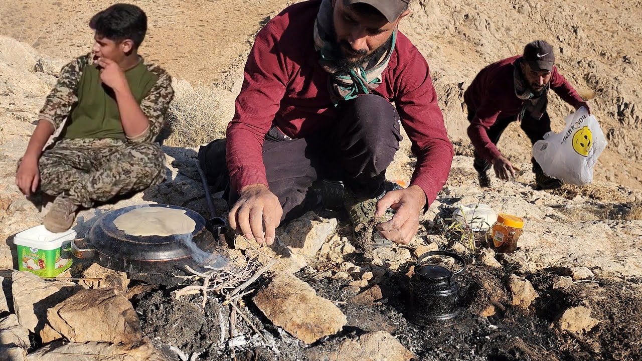 Rural Village Life | Picking Wild Herbs & Baking Traditional Bread🗻🌾