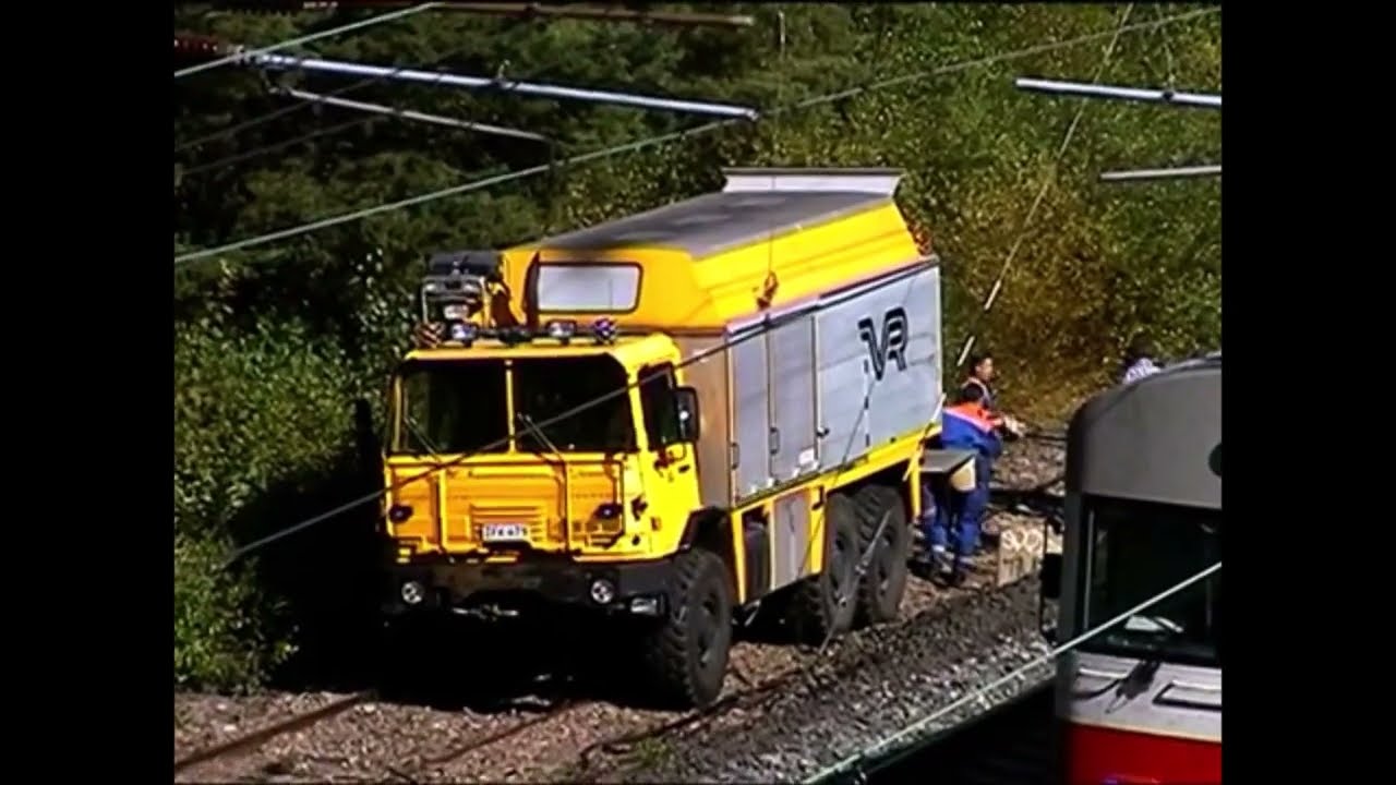 Sähköjuna raiteilta (derailing of commuter train) Helsinki 2002