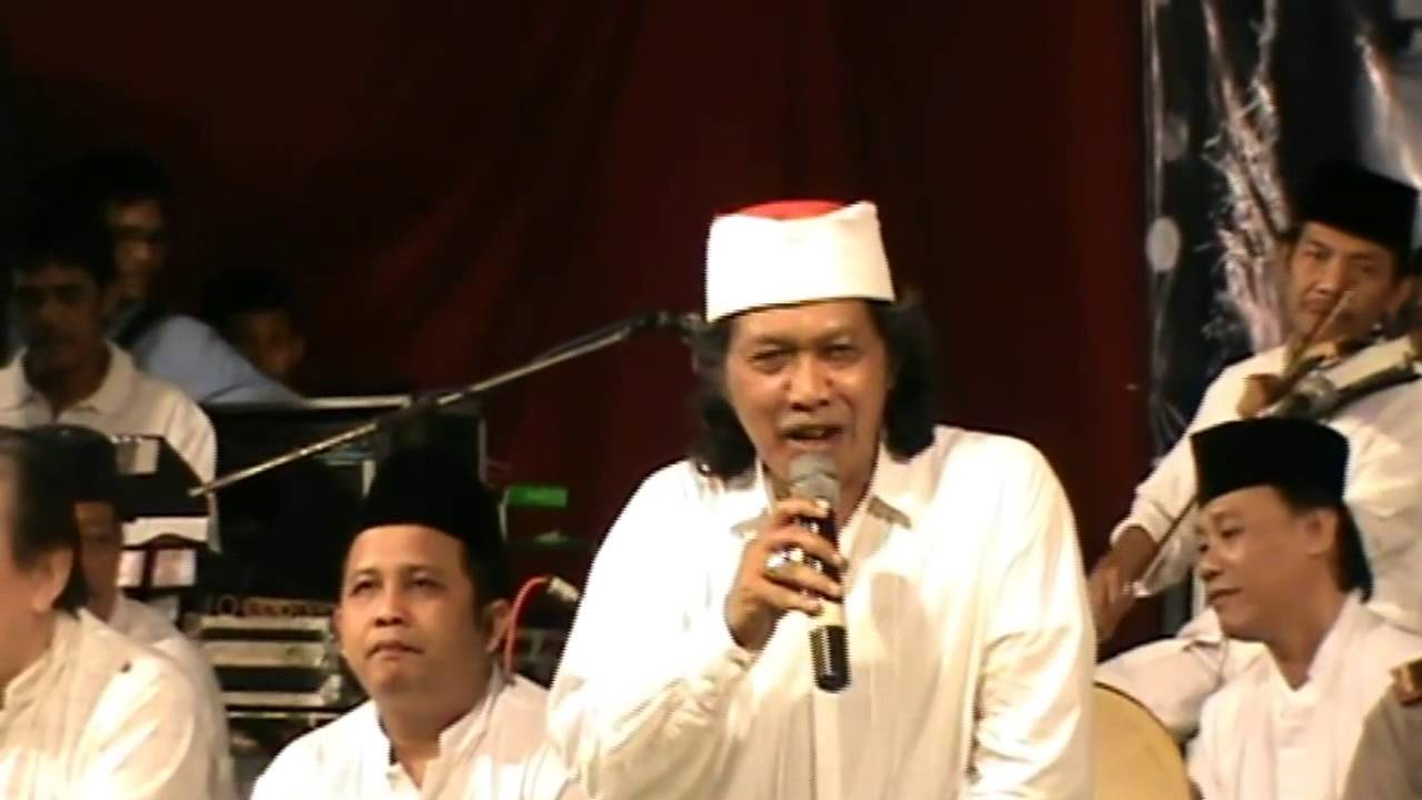 Medley Sluku-Sluku Batok Aransemen Kyai Kanjeng dan Emha Ainun Najib Cak Nun
