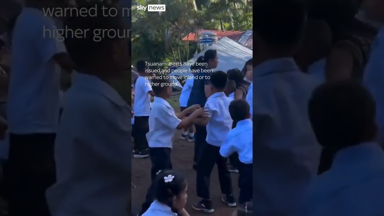 Children flee as earthquake hits the Philippines