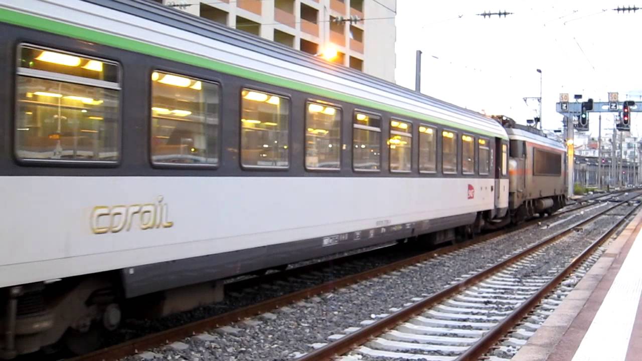 SNCF Corail Intercités de Nuit 4382/4882 Nice-Strasbourg/Luxembourg tracté par une BB22200 à Nice