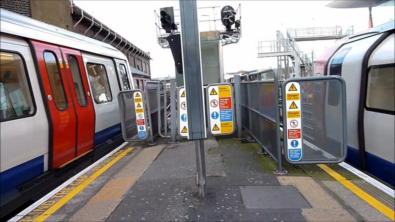 Trains at Finchley Road, 29/11/2012.