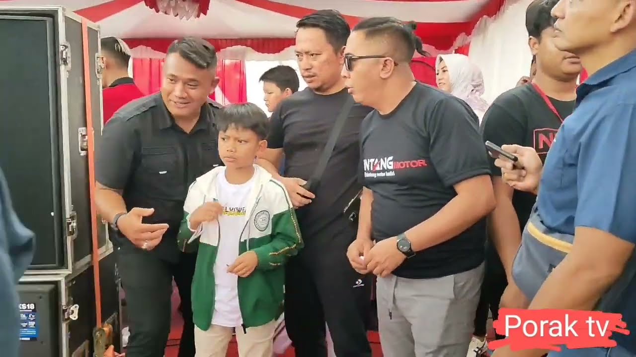Gempar Farel prayoga beserta Bupati Nganjuk dalam acara pembukaan PORKAB kabupaten nganjuk
