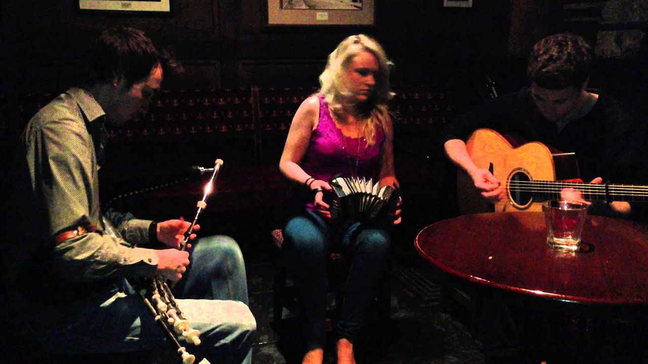 Jigs: Tom Delany (uilleann pipes), Caroline Keane (concertina), Aodán Coyne (guitar)