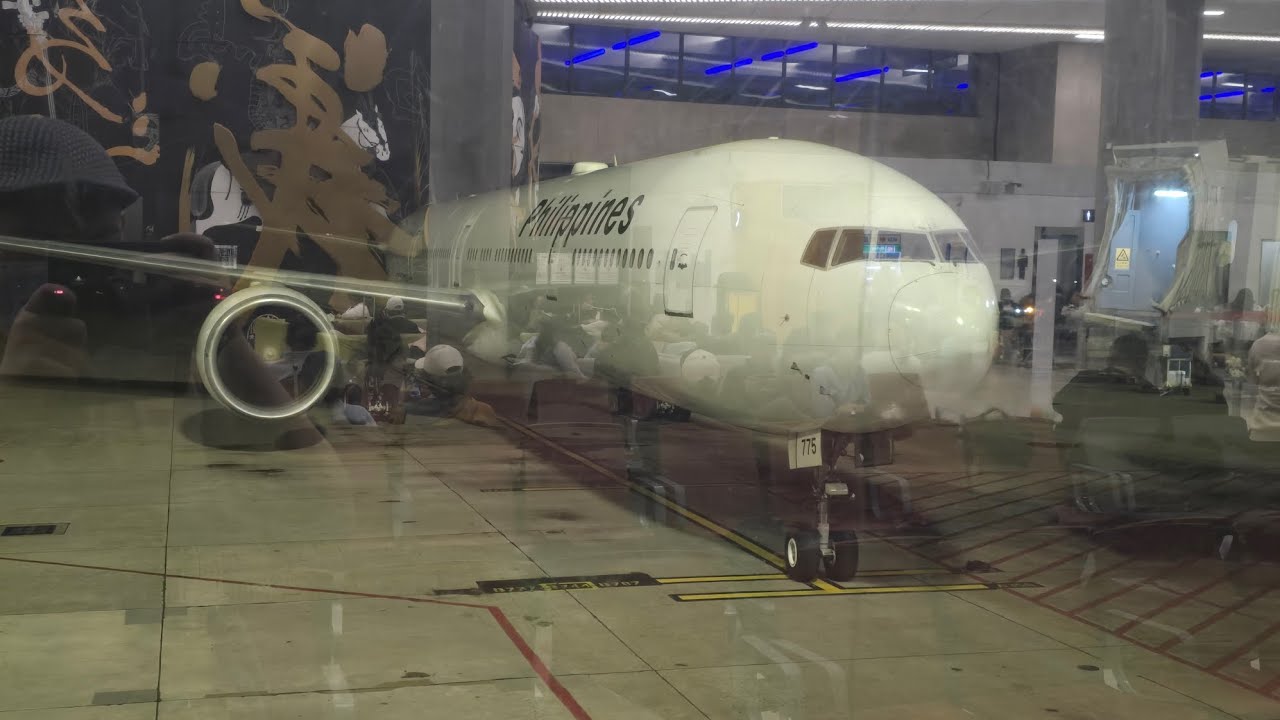 Philippine airlines boeing 777 300 er seat features
