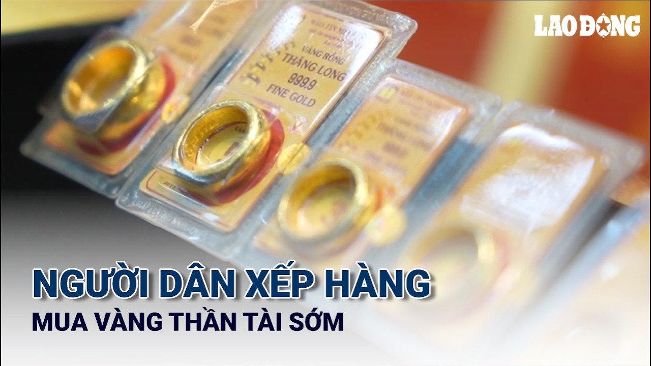 Người dân xếp hàng mua vàng Thần Tài sớm, cửa hàng trang bị máy bán vàng tự động | Báo Lao Động