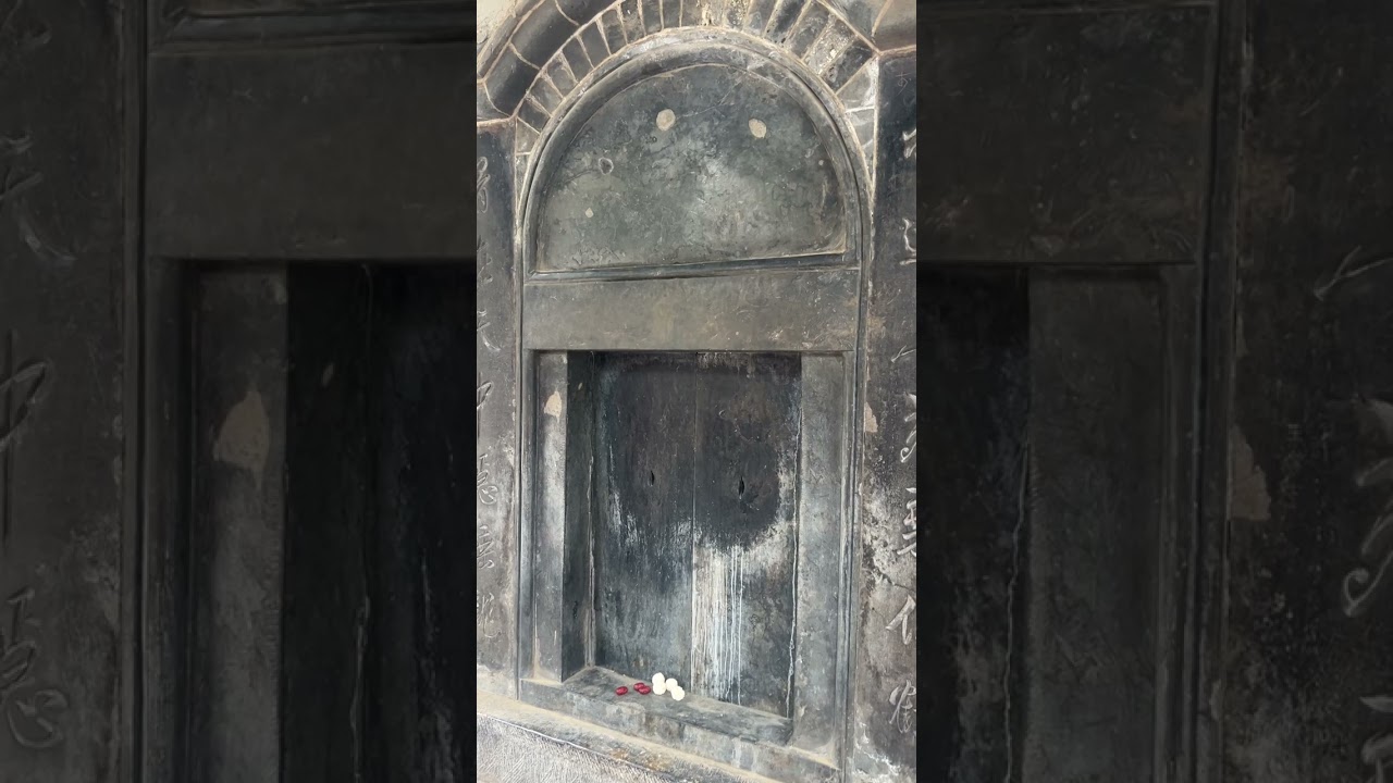 Makam Kepala Kwan Kong di Guan Lin Temple Luoyang China