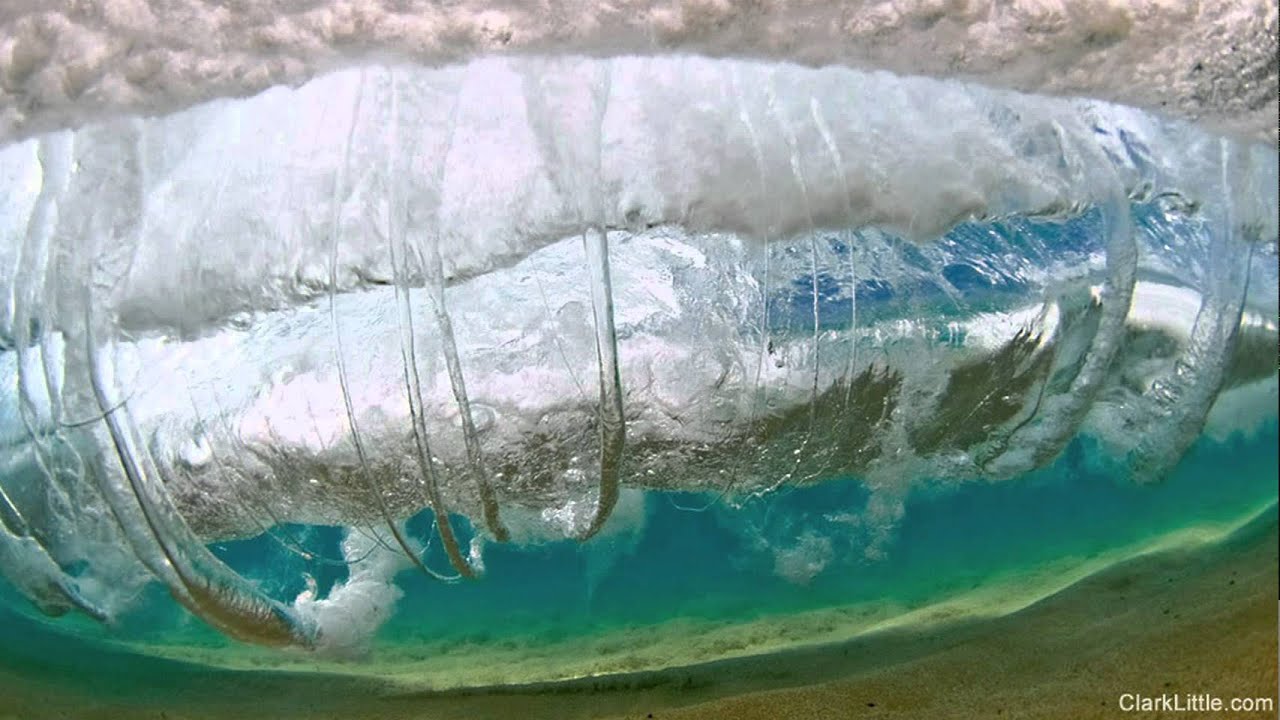 Tsunami: The Best Pictures of  Waves - Extreme