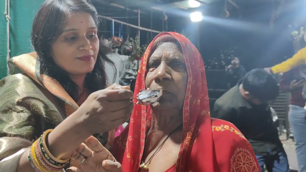 आज लाल के जन्मदिन के लिए फाग उड़वाया है 