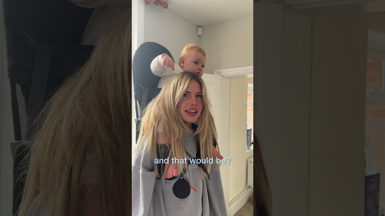 This baby carrier gives free head rubs 😂