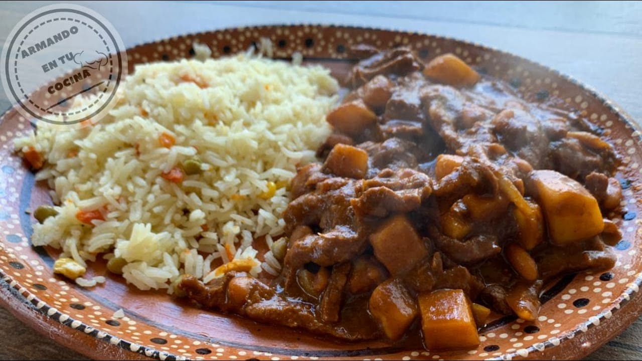 Bistec con papas en Chile Pasilla
