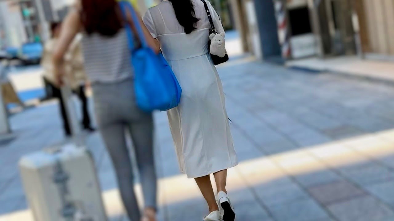 白いスーツケース【The White Suitcase】