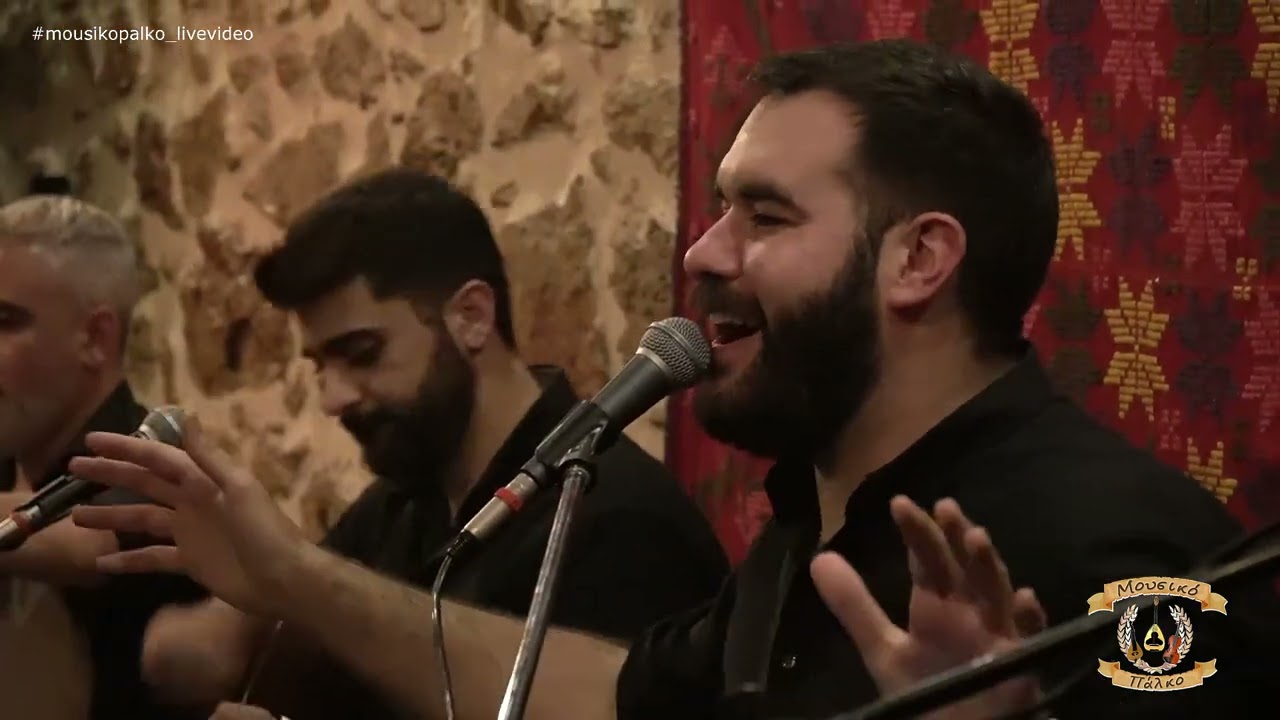 Δημήτρης Μακρυδάκης ~  Και βορινά και νοτικά/Ρίξε τσιγγάνα τα χαρτιά/Μόνο στη μάνα μου μπορώ