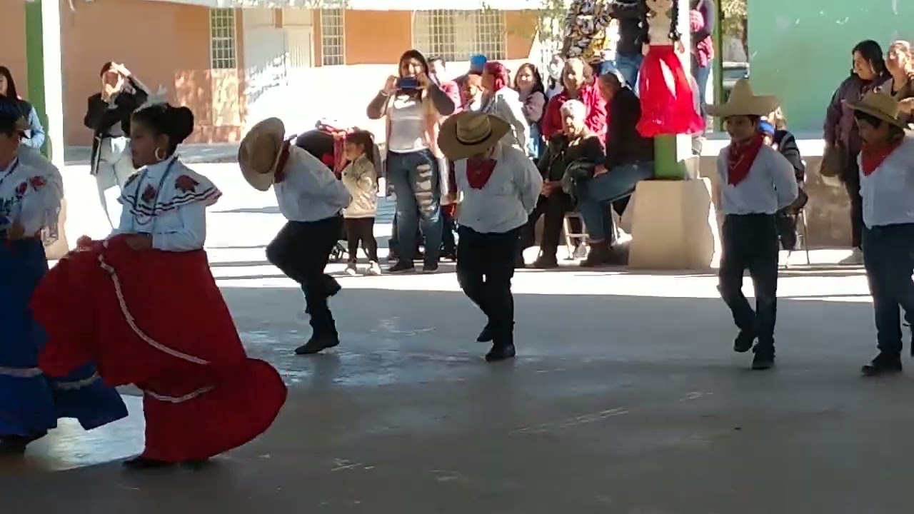 UN POCO LOCO bailable 3ro de primaria