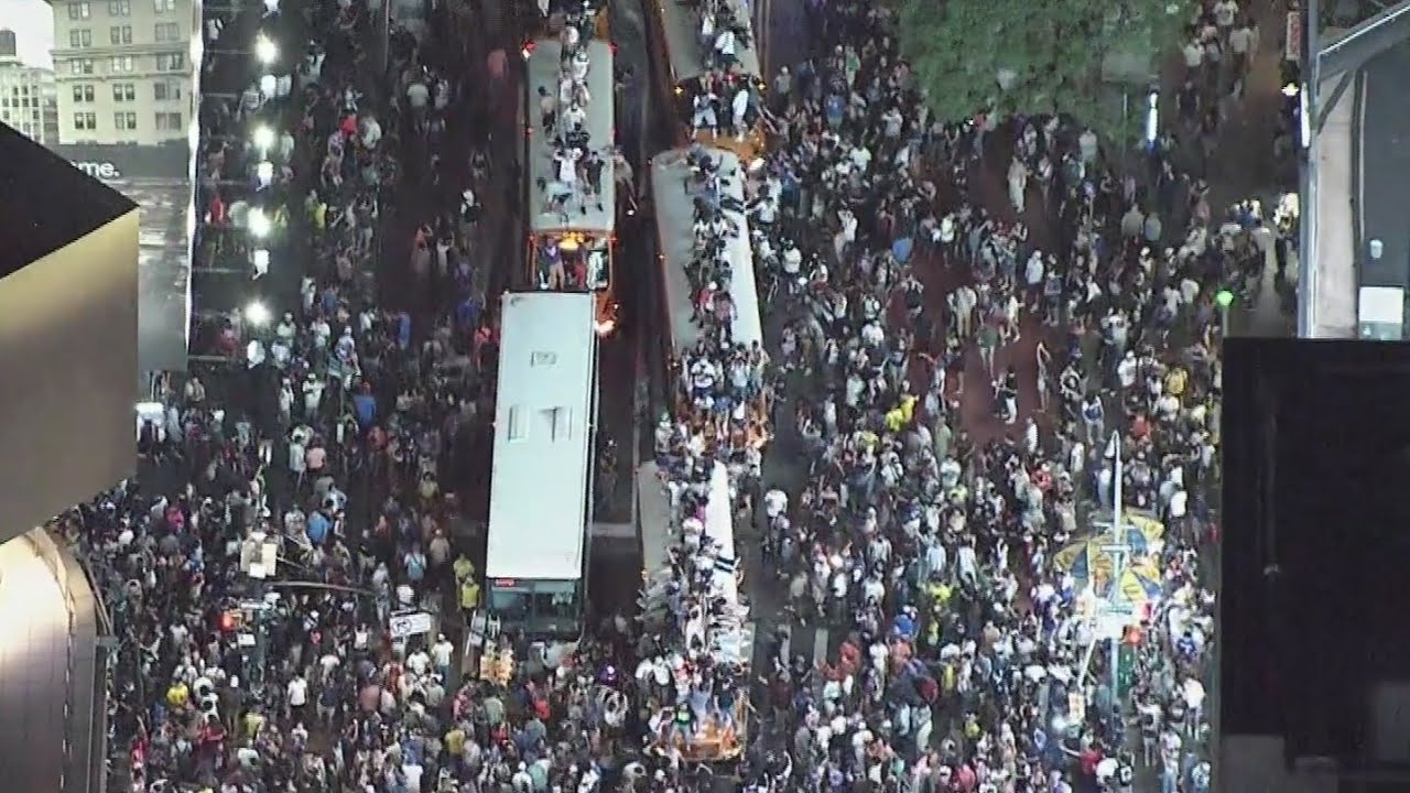 Fans crowd NYC streets after Knicks win Championship