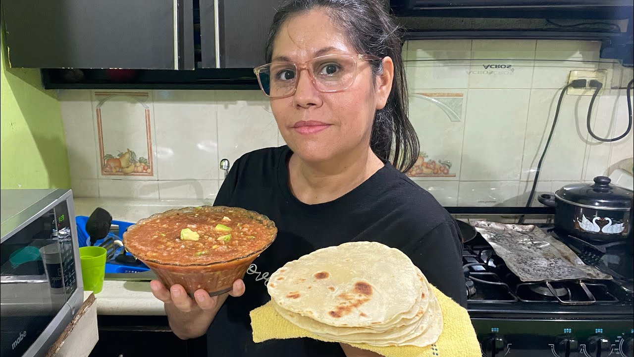 Hogar y comida Mexicana  está en vivo Haciendo tortillas de harina