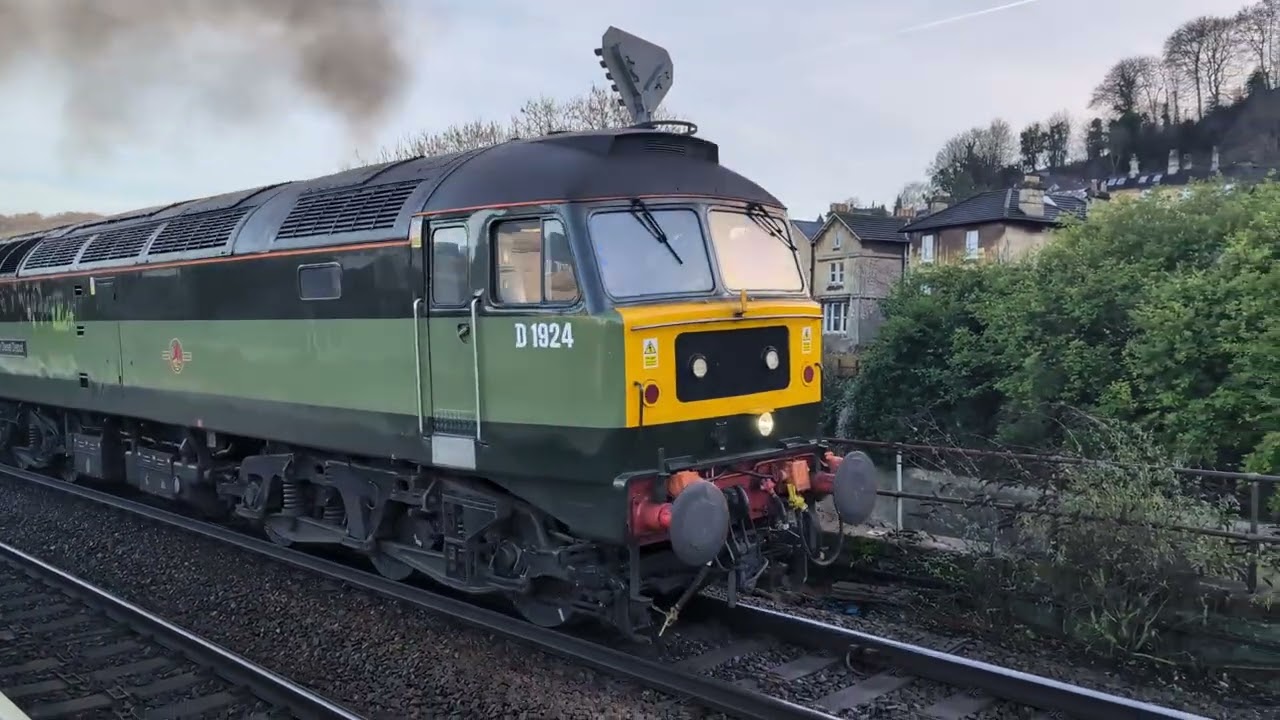 LSL Class 47's no's: D1924 (47810) + D1935 (47805) @ Bath Spa (5Z47) 13/12/2025.