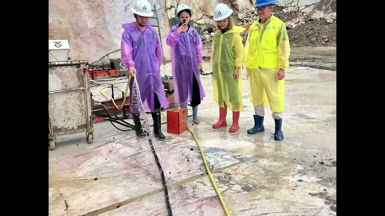 Our boss has returned to our partner quarry to select marble blocks. 📸