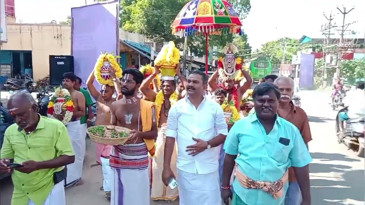 அறந்தாங்கியில்பட்டுக்கோட்டை சாலையில்புதிய கட்டப்பட்டபெருமாள் கோவில்இன்றுகோவில் கும்பம்நடந்தது