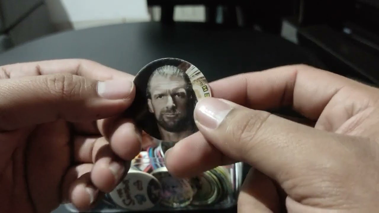 ASMR susurró mostrando mi coleccion de tazos.