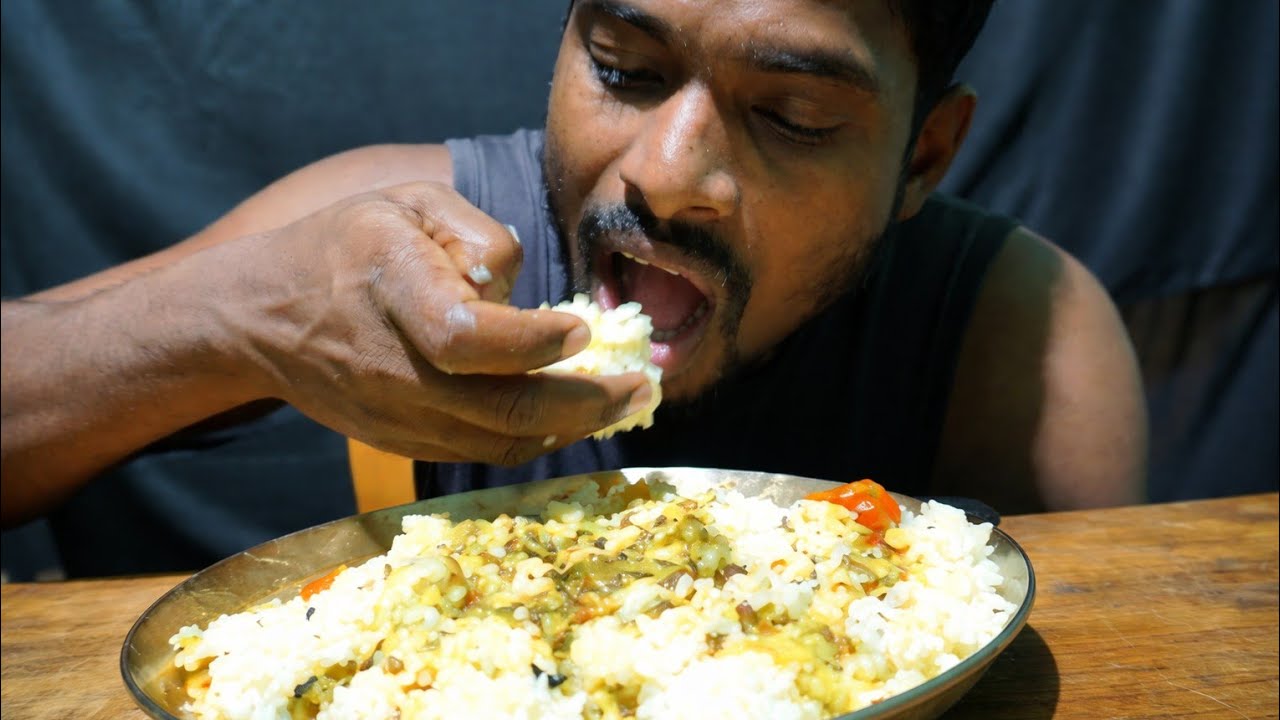 इतनी टेस्टी रहड़ दाल + उरद दाल 😱 Giant Plate Dal Rice Mukbang | Desi Village Food Eating