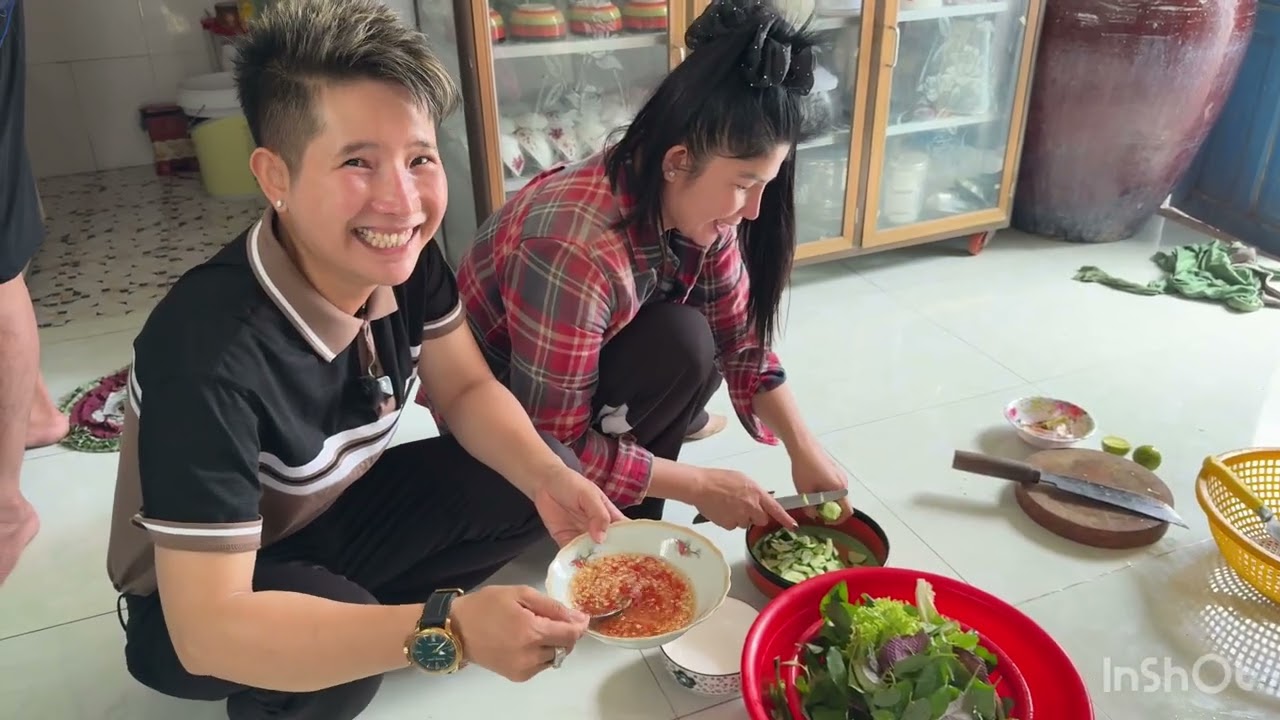 Khung cảnh gia đ&igrave;nh số 1 ở qu&ecirc; c&oacute; g&igrave; vui